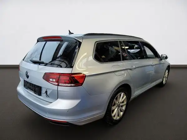 VW Passat Variant 2.0 TDI Business AHK Connect Pano StHzg (3/4)