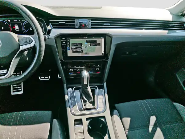 VW Passat Variant 4M Business IQ.Light AHK Digital Pano (12/16)