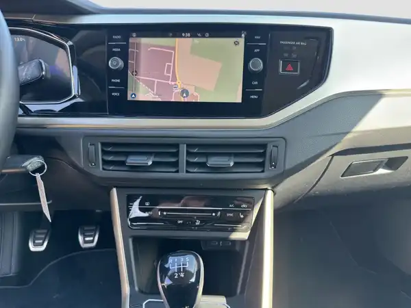 VW Polo MOVE 1.0 TSI Navi App connect 2xClima (12/16)