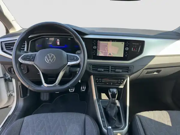 VW Polo MOVE 1.0 TSI Navi App connect 2xClima (10/16)