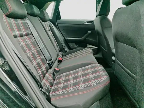 VW Polo GTI 2.0 TSI (15/16)