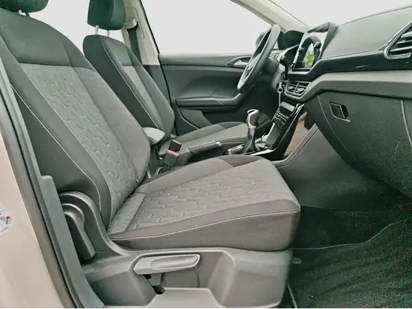 VW T-Cross Life 1.0 TSI 5JGar beats LM17 SHZ Travel Spur ACC (14/16)