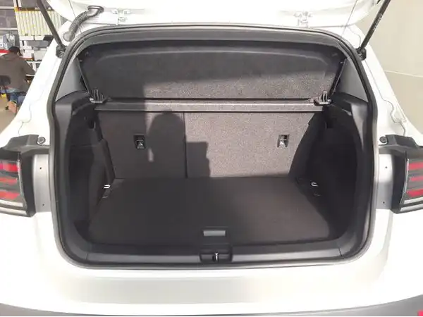 VW T-Cross Life 1.0 TSI 5JGar beats LM17 SHZ Travel Spur ACC (8/8)