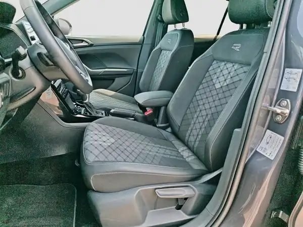 VW T-Cross R-Line 1.5 TSI Kamera AHK Travel Assist App Navi (8/16)