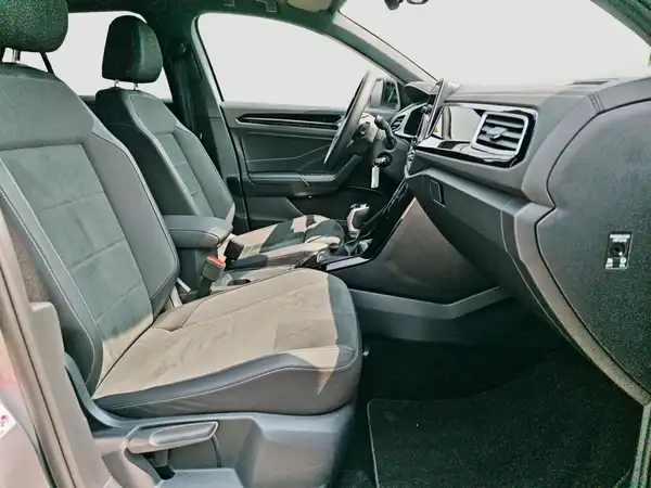 VW T-Roc R-Line 2.0 TDI Kamera AHK Navi QI (15/17)