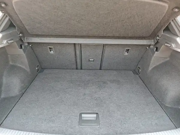 VW T-Roc R-Line 2.0 TDI Kamera AHK Navi QI (13/17)