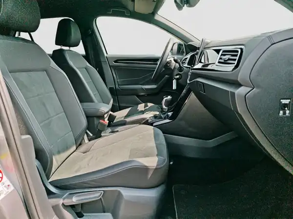 VW T-Roc R-Line 2.0 TDI Kamera AHK Navi QI (14/17)