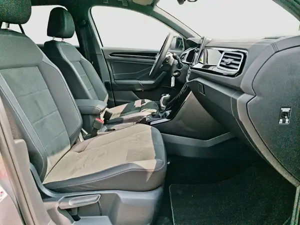 VW T-Roc R-Line 2.0 TDI Kamera AHK Navi QI (15/17)