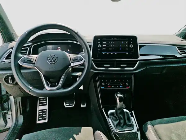 VW T-Roc R-Line 2.0 TDI Kamera AHK Navi QI (10/17)