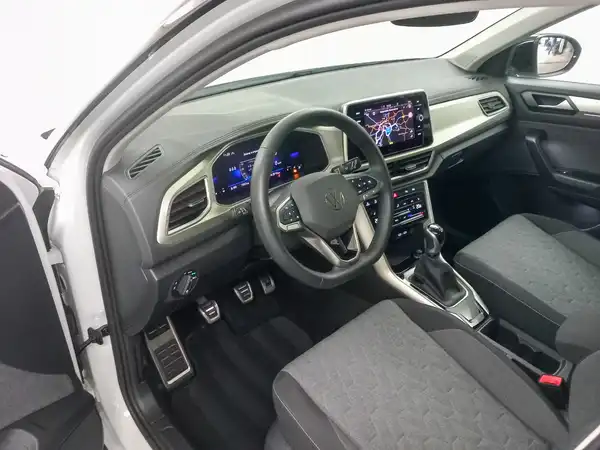 VW T-Roc MOVE 1.0 TSI IQ.Drive LED Navi 5JGAR (8/20)