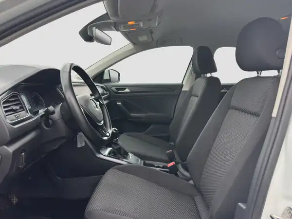 VW T-Roc 1.0 TSI Connect Winter Assists (8/17)