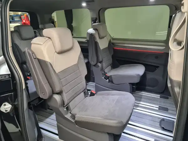 VW T7 Multivan Style 2.0 TDI (17/20)