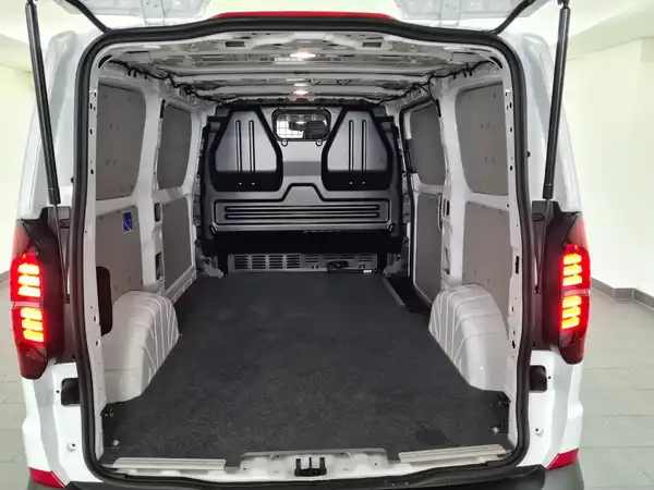 VW T7 Transporter Kasten 2.0 TDI (11/16)