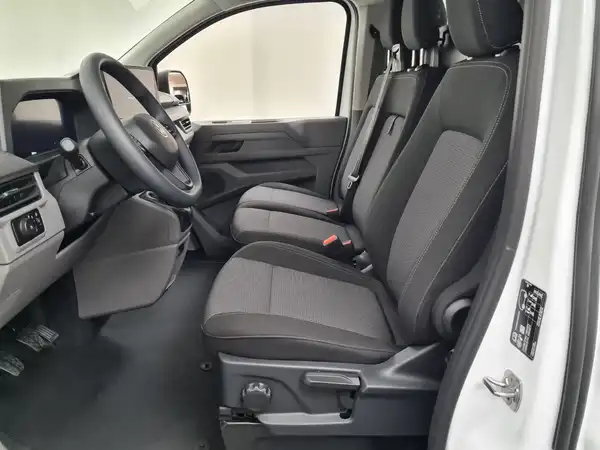 VW T7 Transporter Kasten 2.0 TDI (8/16)