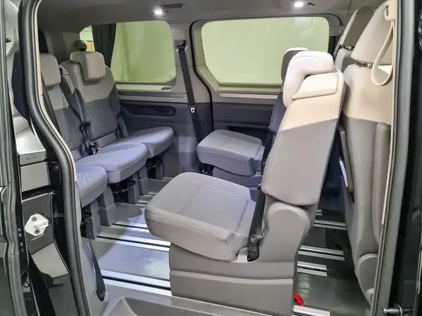 VW T7 Multivan LIFE 2.0 TDI (16/18)