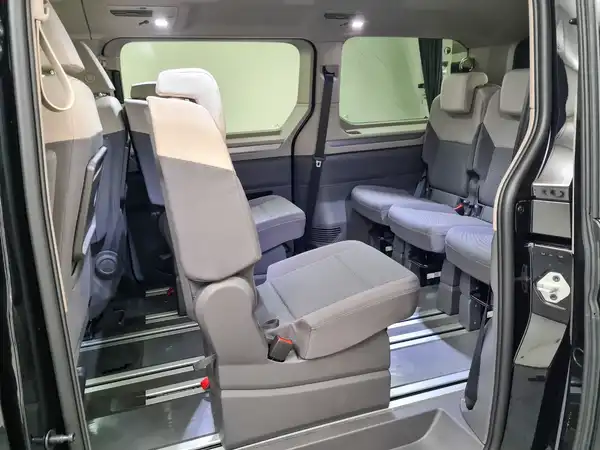 VW T7 Multivan LIFE 2.0 TDI (9/18)