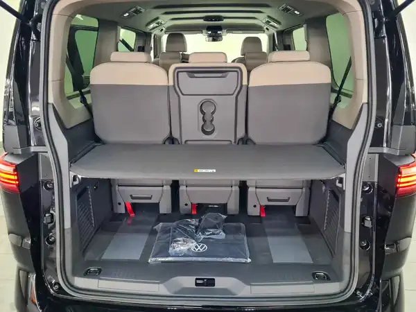 VW T7 Multivan LIFE 2.0 TDI (10/18)