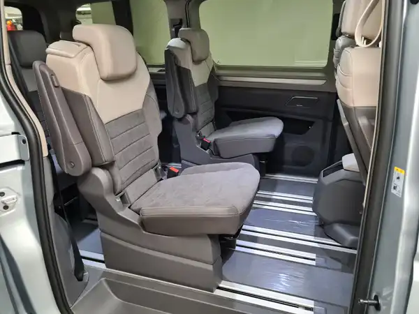 VW T7 Multivan Life Edition 2.0TDI (16/19)