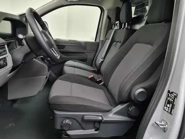 VW T7 Transporter Kasten lang 2.0 TDI (8/15)
