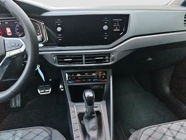 VW Taigo R-Line 1.5 TSI (12/17)