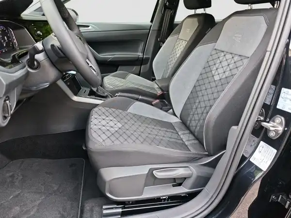 VW Taigo R-Line 1.5 TSI (8/17)