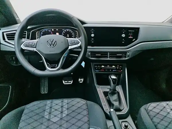 VW Taigo R-Line 1.5 TSI (10/17)