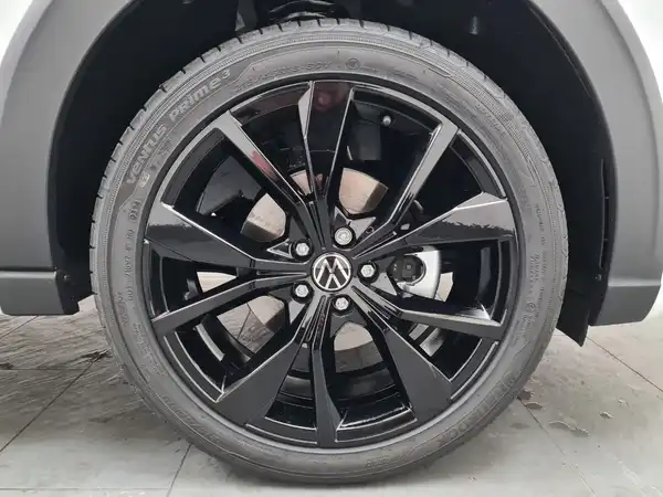 VW Taigo R-Line 1.5 l TSI (15/17)