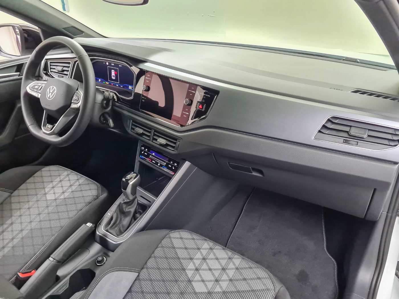 VW Taigo R-Line 1.5 l TSI (17/17)
