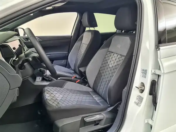 VW Taigo R-Line 1.5 l TSI (8/17)