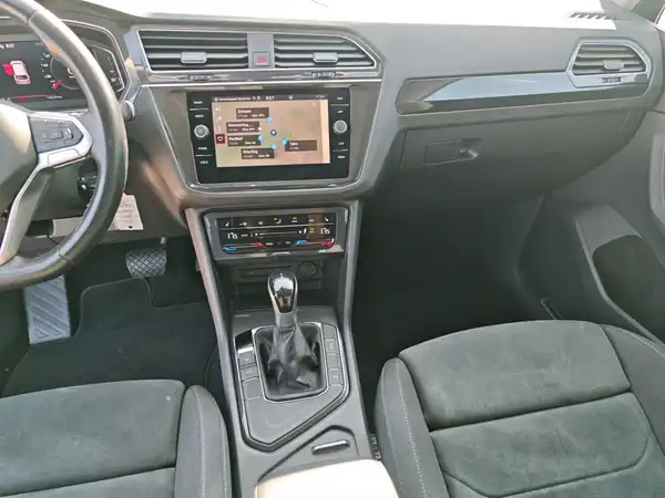VW Tiguan Elegance 2.0 TDI ergo 230V AHK Navi LM19 (12/16)