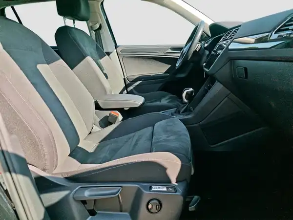 VW Tiguan Elegance 2.0 TDI ergo 230V AHK Navi LM19 (14/16)