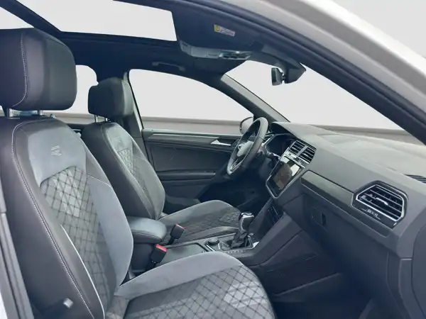 VW Tiguan R-Line 2.0 TDI 4M Business Connect HUD MATRIX Kamera (15/17)
