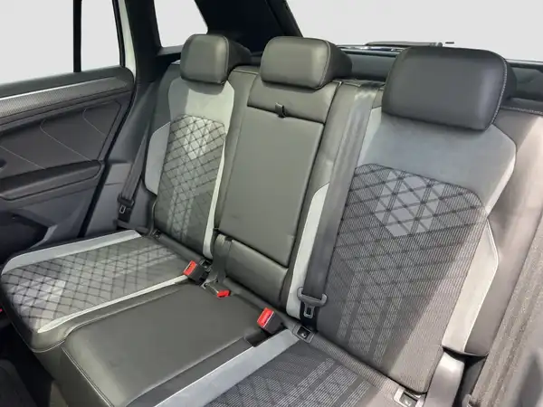 VW Tiguan R-Line 2.0 TDI 4M Business Connect HUD MATRIX Kamera (9/17)