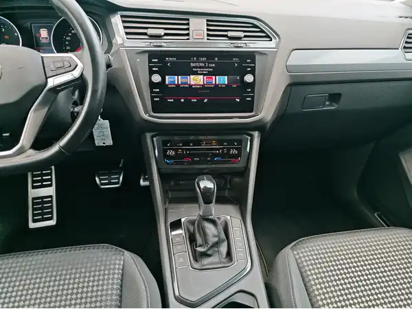VW Tiguan Life 2.0 TDI Connect Navi Kamera LED (12/16)