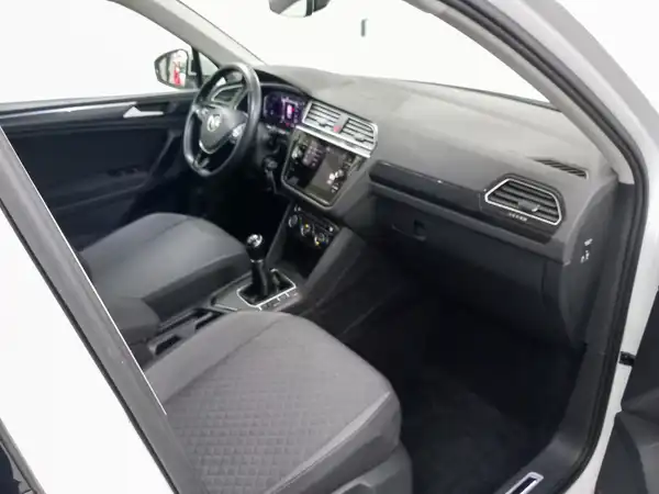 VW Tiguan Comfortline 2.0 TDI AHK App Spur HUD Assist (14/21)