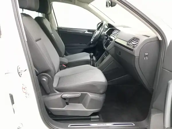 VW Tiguan Comfortline 2.0 TDI AHK App Spur HUD Assist (16/21)