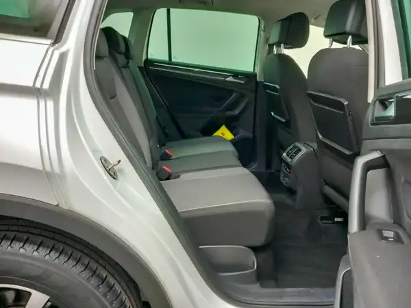 VW Tiguan Comfortline 2.0 TDI AHK App Spur HUD Assist (17/21)