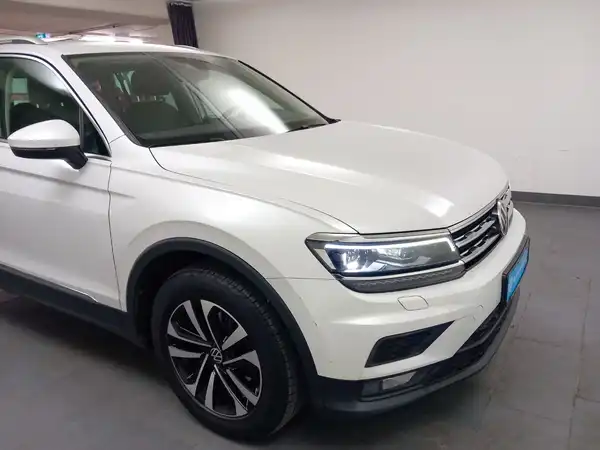 VW Tiguan Comfortline 2.0 TDI AHK App Spur HUD Assist (18/21)