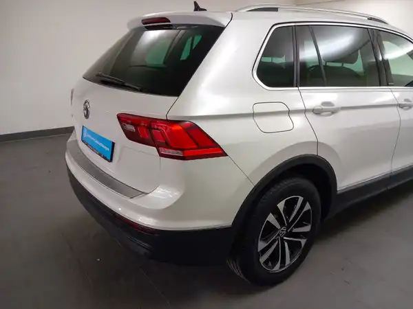 VW Tiguan Comfortline 2.0 TDI AHK App Spur HUD Assist (19/21)