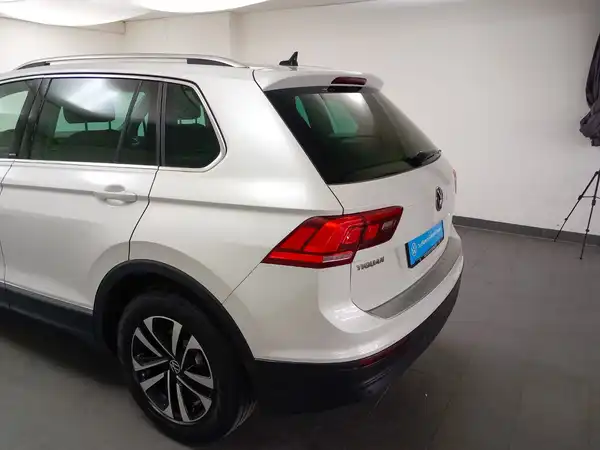 VW Tiguan Comfortline 2.0 TDI AHK App Spur HUD Assist (20/21)