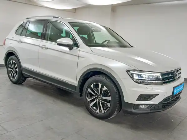 VW Tiguan Comfortline 2.0 TDI AHK App Spur HUD Assist (4/21)