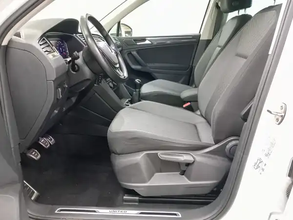VW Tiguan Comfortline 2.0 TDI AHK App Spur HUD Assist (9/21)