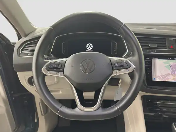VW Tiguan Elegance 2.0 TDI ACC Navi Connect (11/16)