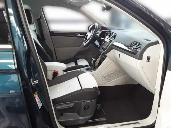 VW Tiguan Elegance 2.0 TDI ACC Navi Connect (7/9)