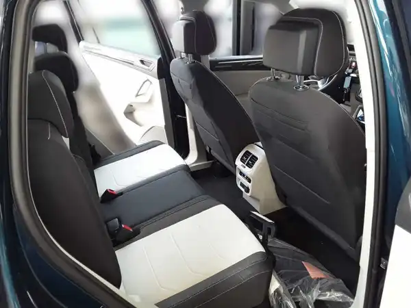 VW Tiguan Elegance 2.0 TDI ACC Navi Connect (8/9)