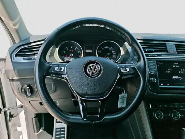 VW Tiguan Comfortline 4M AHK ACC Connect LED (11/16)