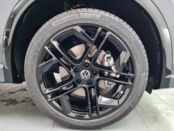 VW Tiguan R-Line 2.0 TDI 4M (15/18)