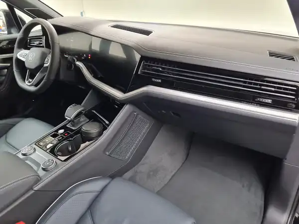 VW Touareg R-Line V6 3.0 TDI (18/18)