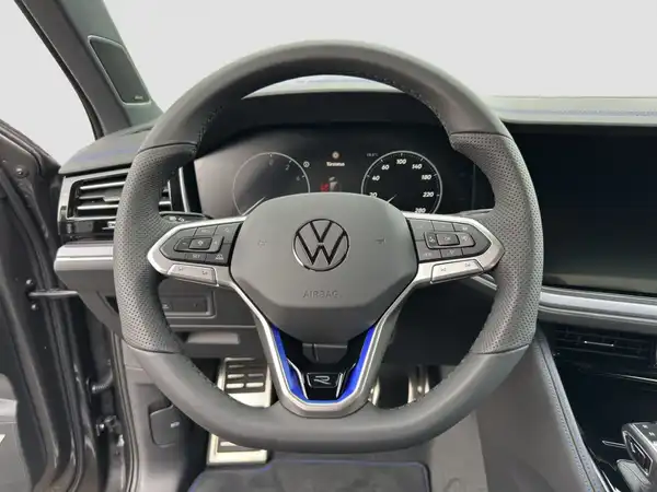 VW Touareg R 3.0 TSI (11/16)