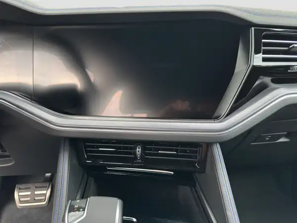 VW Touareg R 3.0 TSI (12/16)